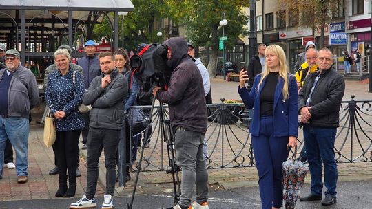 Chełm. Dziura w ziemi zamiast Fabryki. Konferencja prasowa z udziałem Morawieckiego [GALERIA ZDJĘĆ]