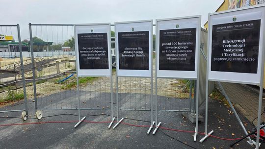 Chełm. Dziura w ziemi zamiast Fabryki. Konferencja prasowa z udziałem Morawieckiego [GALERIA ZDJĘĆ]