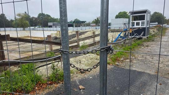 Chełm. Dziura w ziemi zamiast Fabryki. Konferencja prasowa z udziałem Morawieckiego [GALERIA ZDJĘĆ]