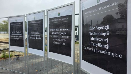 Chełm. Dziura w ziemi zamiast Fabryki. Konferencja prasowa z udziałem Morawieckiego [GALERIA ZDJĘĆ]