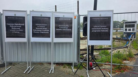 Chełm. Dziura w ziemi zamiast Fabryki. Konferencja prasowa z udziałem Morawieckiego [GALERIA ZDJĘĆ]