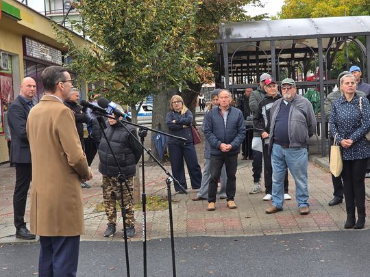 Chełm. Dziura w ziemi zamiast Fabryki. Konferencja prasowa z udziałem Morawieckiego [GALERIA ZDJĘĆ]