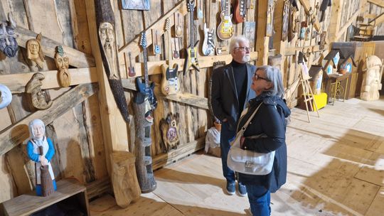 Nadbużańska historia dłutem opowiedziana. Wystawa Rafała Jankowskiego [ZDJĘCIA]