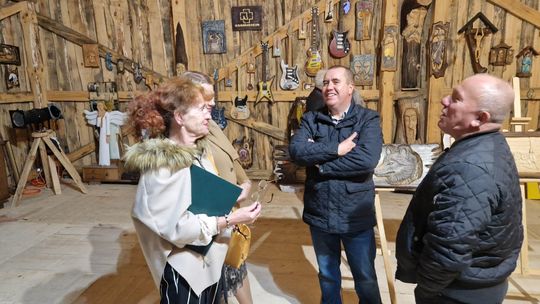 Nadbużańska historia dłutem opowiedziana. Wystawa Rafała Jankowskiego [ZDJĘCIA]