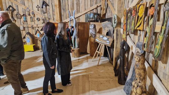 Nadbużańska historia dłutem opowiedziana. Wystawa Rafała Jankowskiego [ZDJĘCIA]