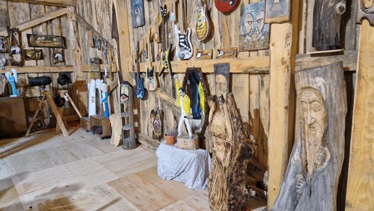 Nadbużańska historia dłutem opowiedziana. Wystawa Rafała Jankowskiego [ZDJĘCIA]