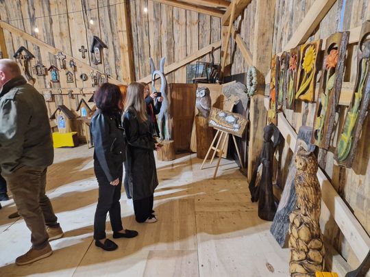 Nadbużańska historia dłutem opowiedziana. Wystawa Rafała Jankowskiego [ZDJĘCIA]