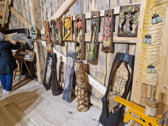 Nadbużańska historia dłutem opowiedziana. Wystawa Rafała Jankowskiego [ZDJĘCIA]