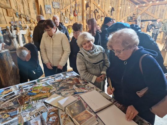 Nadbużańska historia dłutem opowiedziana. Wystawa Rafała Jankowskiego [ZDJĘCIA]