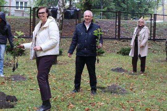 Chełm. Za 17 ton elektrośmieci – 17 nowych drzew na terenie ZSBiG [GALERIA ZDJĘĆ] 