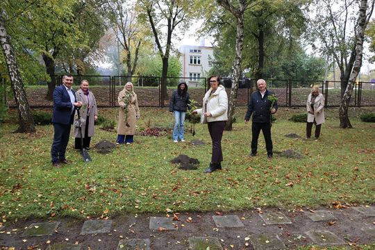 Chełm. Za 17 ton elektrośmieci – 17 nowych drzew na terenie ZSBiG [GALERIA ZDJĘĆ] 
