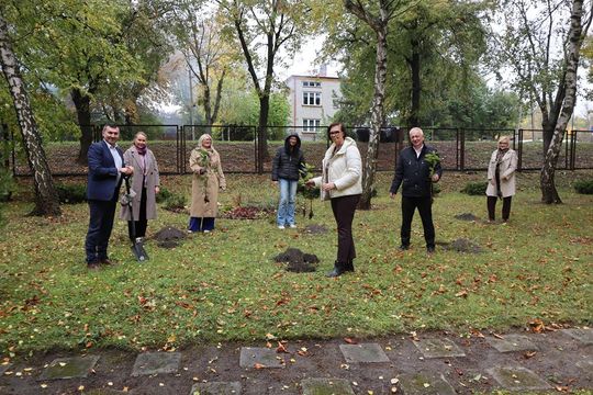 Chełm. Za 17 ton elektrośmieci – 17 nowych drzew na terenie ZSBiG [GALERIA ZDJĘĆ] 