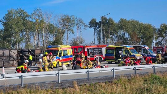 Ratowali poszkodowanych jadących autokarem. Zobaczcie symulację wypadku masowego [ZDJĘCIA]