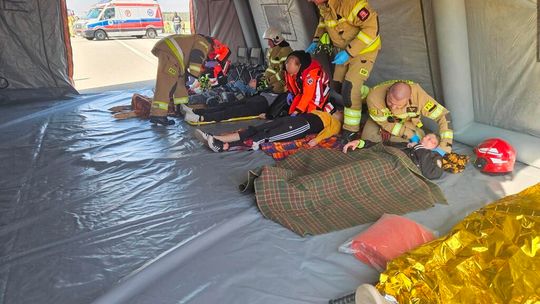 Ratowali poszkodowanych jadących autokarem. Zobaczcie symulację wypadku masowego [ZDJĘCIA]