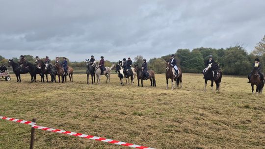 Hubertus w Horodyszczu po raz trzeci. Była gonitwa za lisem i zawody z konikami na patykach [GALERIA ZDJĘĆ]