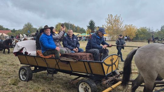 Hubertus w Horodyszczu po raz trzeci. Była gonitwa za lisem i zawody z konikami na patykach [GALERIA ZDJĘĆ]
