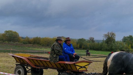 Hubertus w Horodyszczu po raz trzeci. Była gonitwa za lisem i zawody z konikami na patykach [GALERIA ZDJĘĆ]
