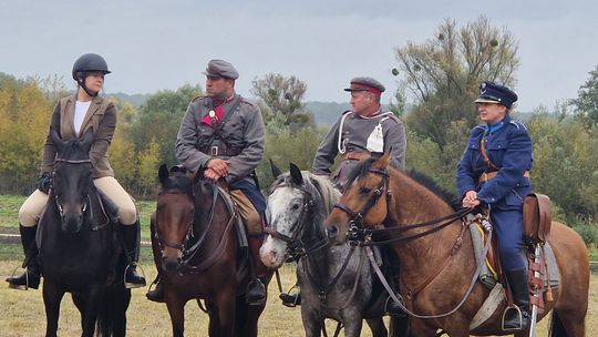 Hubertus w Horodyszczu po raz trzeci. Była gonitwa za lisem i zawody z konikami na patykach [GALERIA ZDJĘĆ]