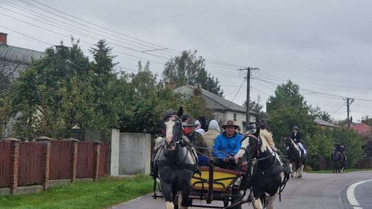 Hubertus w Horodyszczu po raz trzeci. Była gonitwa za lisem i zawody z konikami na patykach [GALERIA ZDJĘĆ]