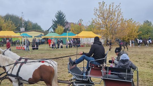 Hubertus w Horodyszczu po raz trzeci. Była gonitwa za lisem i zawody z konikami na patykach [GALERIA ZDJĘĆ]