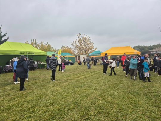 Hubertus w Horodyszczu po raz trzeci. Była gonitwa za lisem i zawody z konikami na patykach [GALERIA ZDJĘĆ]