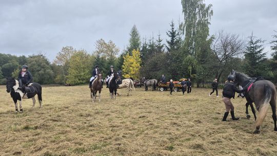 Hubertus w Horodyszczu po raz trzeci. Była gonitwa za lisem i zawody z konikami na patykach [GALERIA ZDJĘĆ]