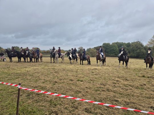 Hubertus w Horodyszczu po raz trzeci. Była gonitwa za lisem i zawody z konikami na patykach [GALERIA ZDJĘĆ]