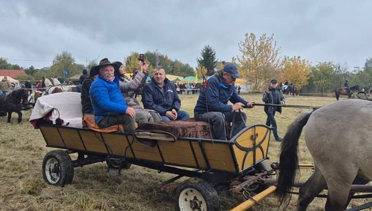 Hubertus w Horodyszczu po raz trzeci. Była gonitwa za lisem i zawody z konikami na patykach [GALERIA ZDJĘĆ]