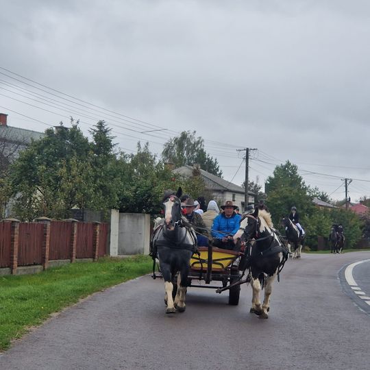 Hubertus w Horodyszczu po raz trzeci. Była gonitwa za lisem i zawody z konikami na patykach [GALERIA ZDJĘĆ]