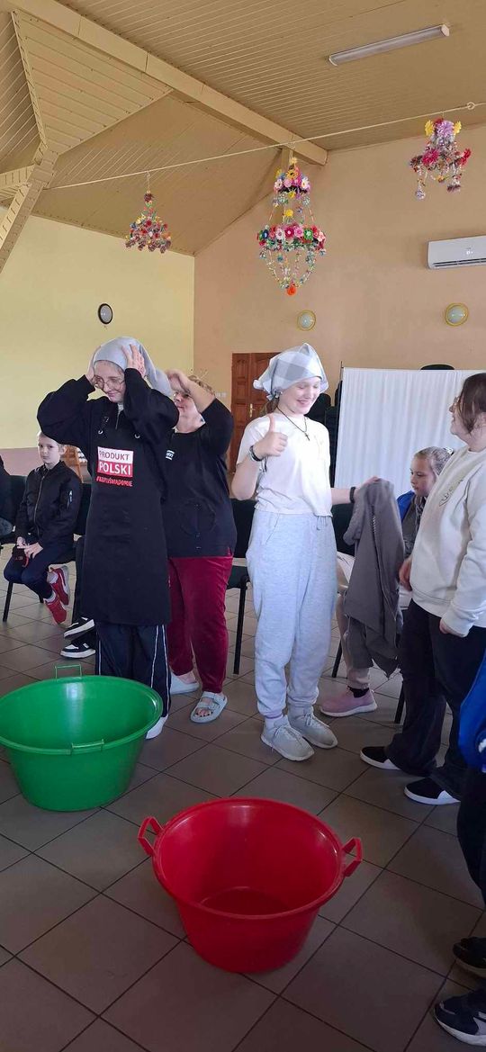 Gm. Izbica. Warsztaty kiszenia kapusty w Szkole Podstawowej w Tarzymiechach [GALERIA ZDJĘĆ] 