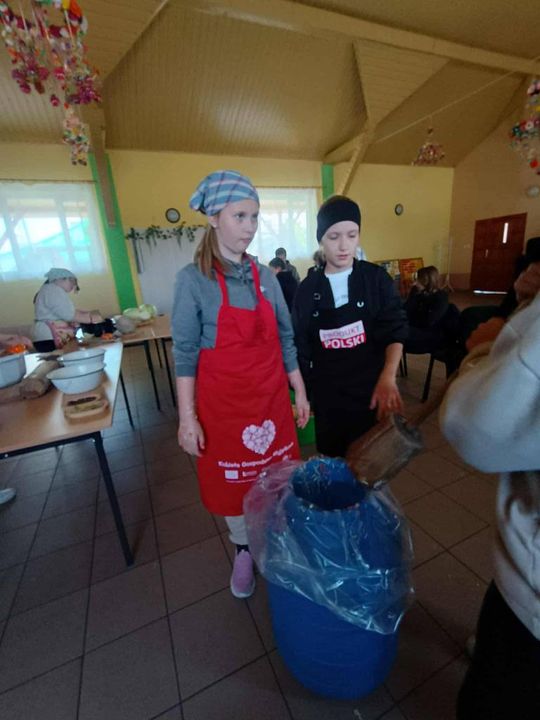 Gm. Izbica. Warsztaty kiszenia kapusty w Szkole Podstawowej w Tarzymiechach [GALERIA ZDJĘĆ] 