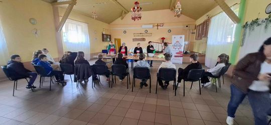 Gm. Izbica. Warsztaty kiszenia kapusty w Szkole Podstawowej w Tarzymiechach [GALERIA ZDJĘĆ] 