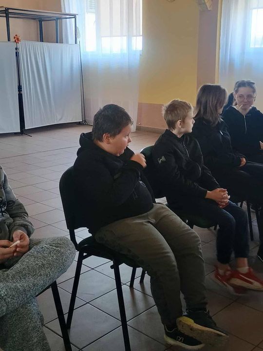 Gm. Izbica. Warsztaty kiszenia kapusty w Szkole Podstawowej w Tarzymiechach [GALERIA ZDJĘĆ] 