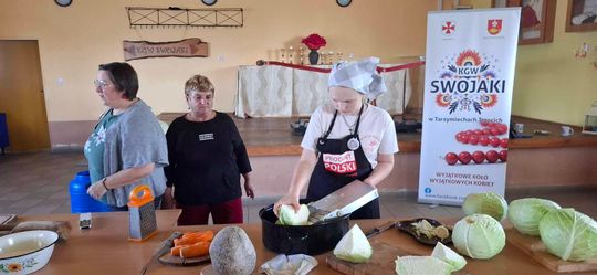 Gm. Izbica. Warsztaty kiszenia kapusty w Szkole Podstawowej w Tarzymiechach [GALERIA ZDJĘĆ] 