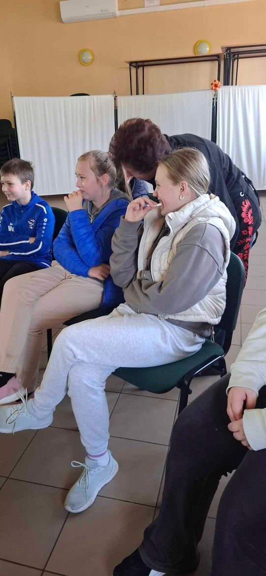 Gm. Izbica. Warsztaty kiszenia kapusty w Szkole Podstawowej w Tarzymiechach [GALERIA ZDJĘĆ] 