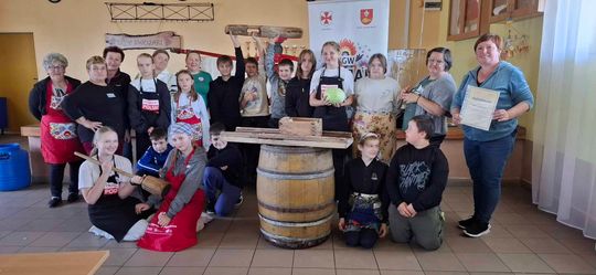 Gm. Izbica. Warsztaty kiszenia kapusty w Szkole Podstawowej w Tarzymiechach [GALERIA ZDJĘĆ] 