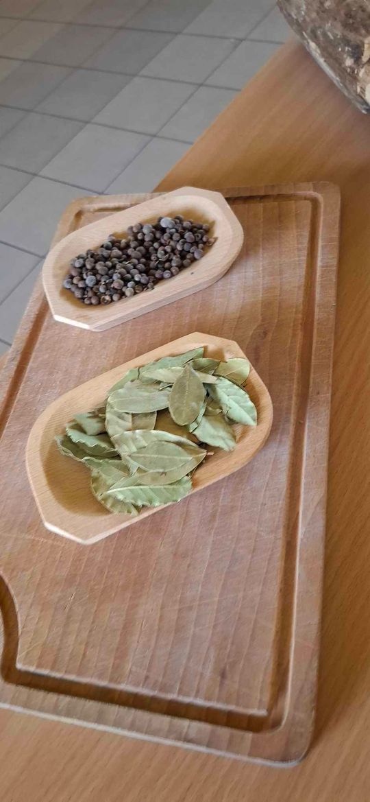 Gm. Izbica. Warsztaty kiszenia kapusty w Szkole Podstawowej w Tarzymiechach [GALERIA ZDJĘĆ] 