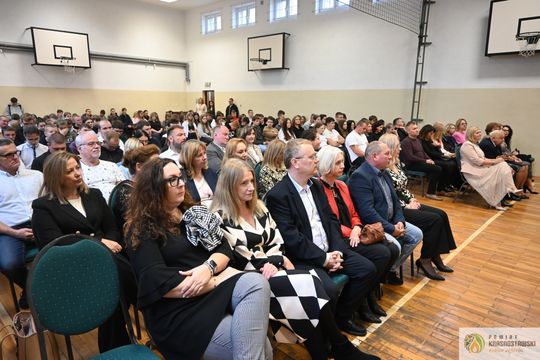 Pow. krasnostawski. Dzień Edukacji Narodowej w „Zetce” – czas podziękowań i wyróżnień [ZDJĘCIA]