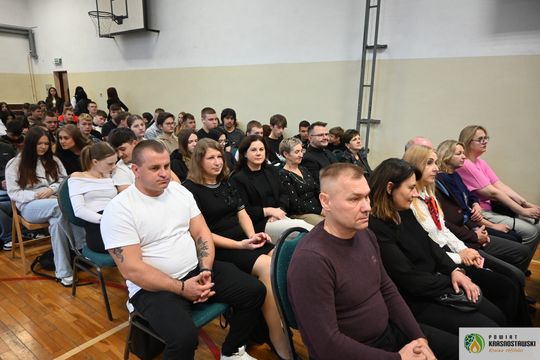 Pow. krasnostawski. Dzień Edukacji Narodowej w „Zetce” – czas podziękowań i wyróżnień [ZDJĘCIA]