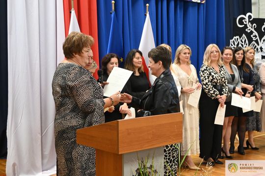 Pow. krasnostawski. Dzień Edukacji Narodowej w „Zetce” – czas podziękowań i wyróżnień [ZDJĘCIA]