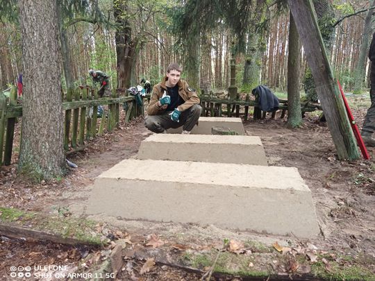 Pow. włodawski. Porządkowali cmentarze w Żdżarce i Lucie