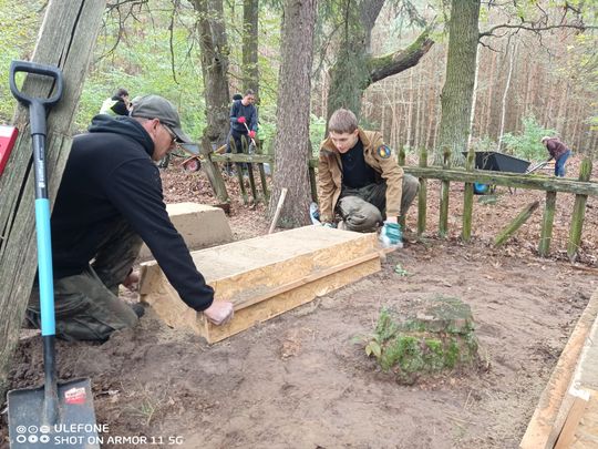 Pow. włodawski. Porządkowali cmentarze w Żdżarce i Lucie