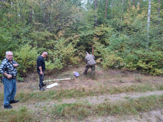 Pow. włodawski. Porządkowali cmentarze w Żdżarce i Lucie