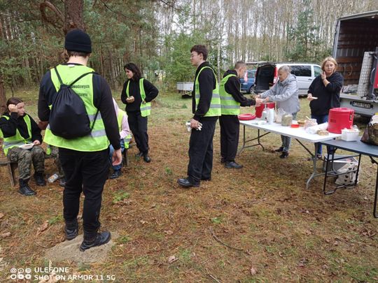 Pow. włodawski. Porządkowali cmentarze w Żdżarce i Lucie