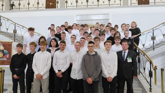 Krwiodawcy z Zespołu Szkół Technicznych w Chełmie w Sejmie RP [ZDJĘCIA]