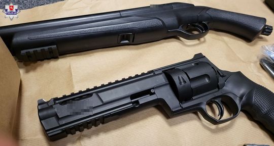 Zorganizowana grupa przestępcza, czerpiąca zyski z nierządu i handlu ludźmi, rozbita! [FILM]