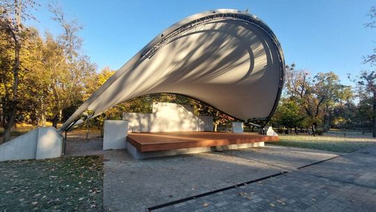 Mieszkańcy Tomaszowa Lubelskiego w oczekiwaniu na Karola Nawrockiego [ZDJĘCIA]