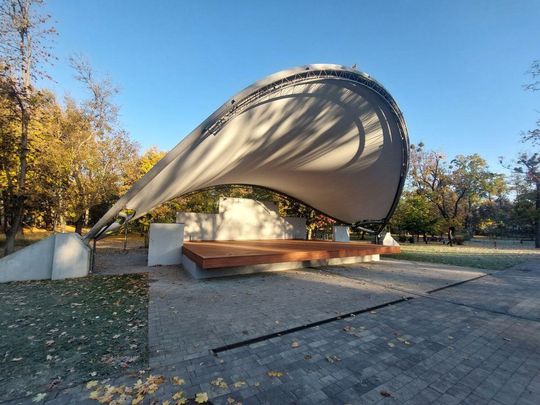 Mieszkańcy Tomaszowa Lubelskiego w oczekiwaniu na Karola Nawrockiego [ZDJĘCIA]