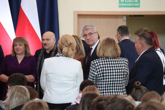 Mieszkańcy Tomaszowa Lubelskiego w oczekiwaniu na Karola Nawrockiego [ZDJĘCIA]