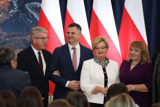 Mieszkańcy Tomaszowa Lubelskiego w oczekiwaniu na Karola Nawrockiego [ZDJĘCIA]